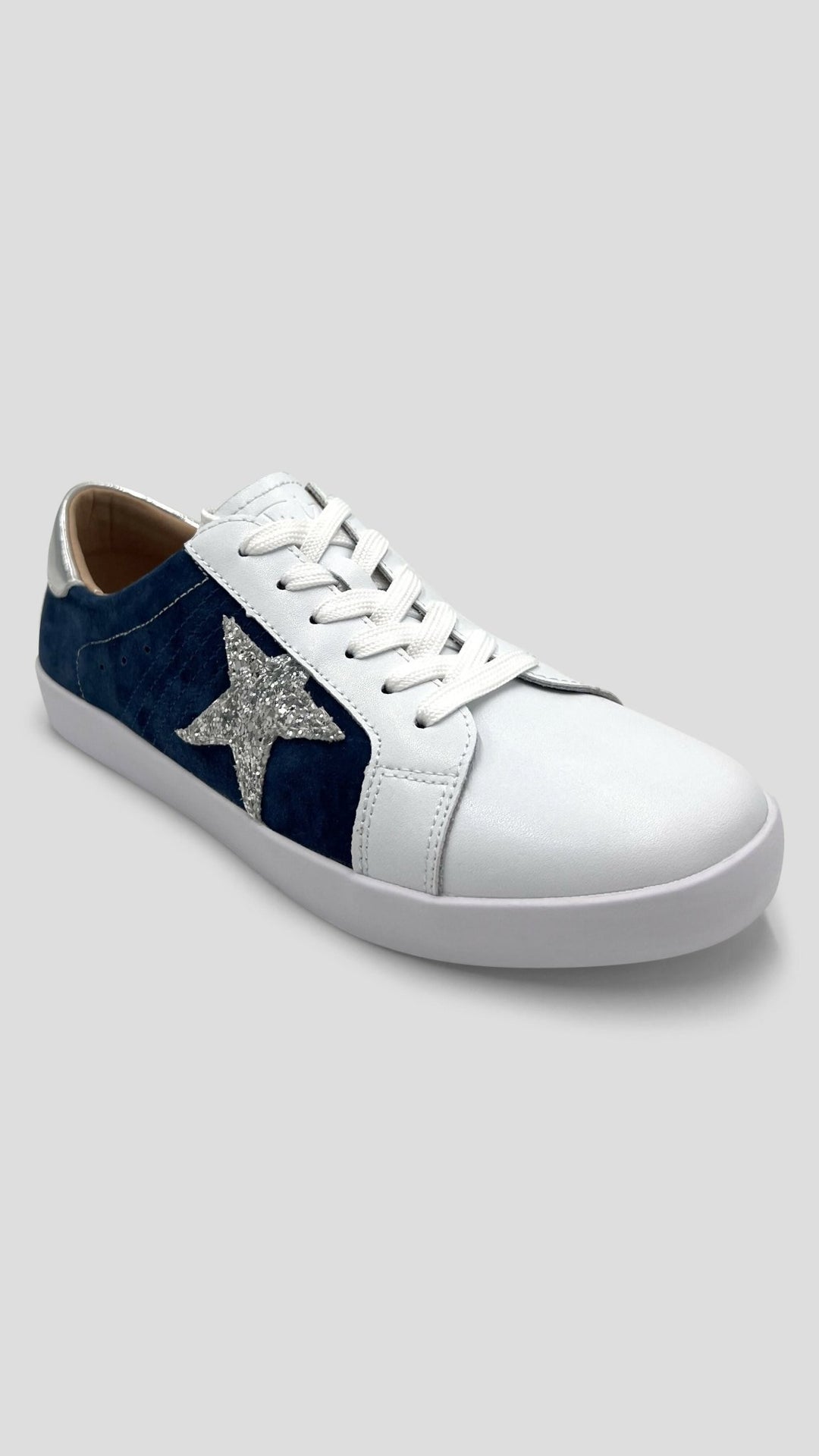 Julz Jose Sneaker - White / Navy Blue / Silver - Shopzetu