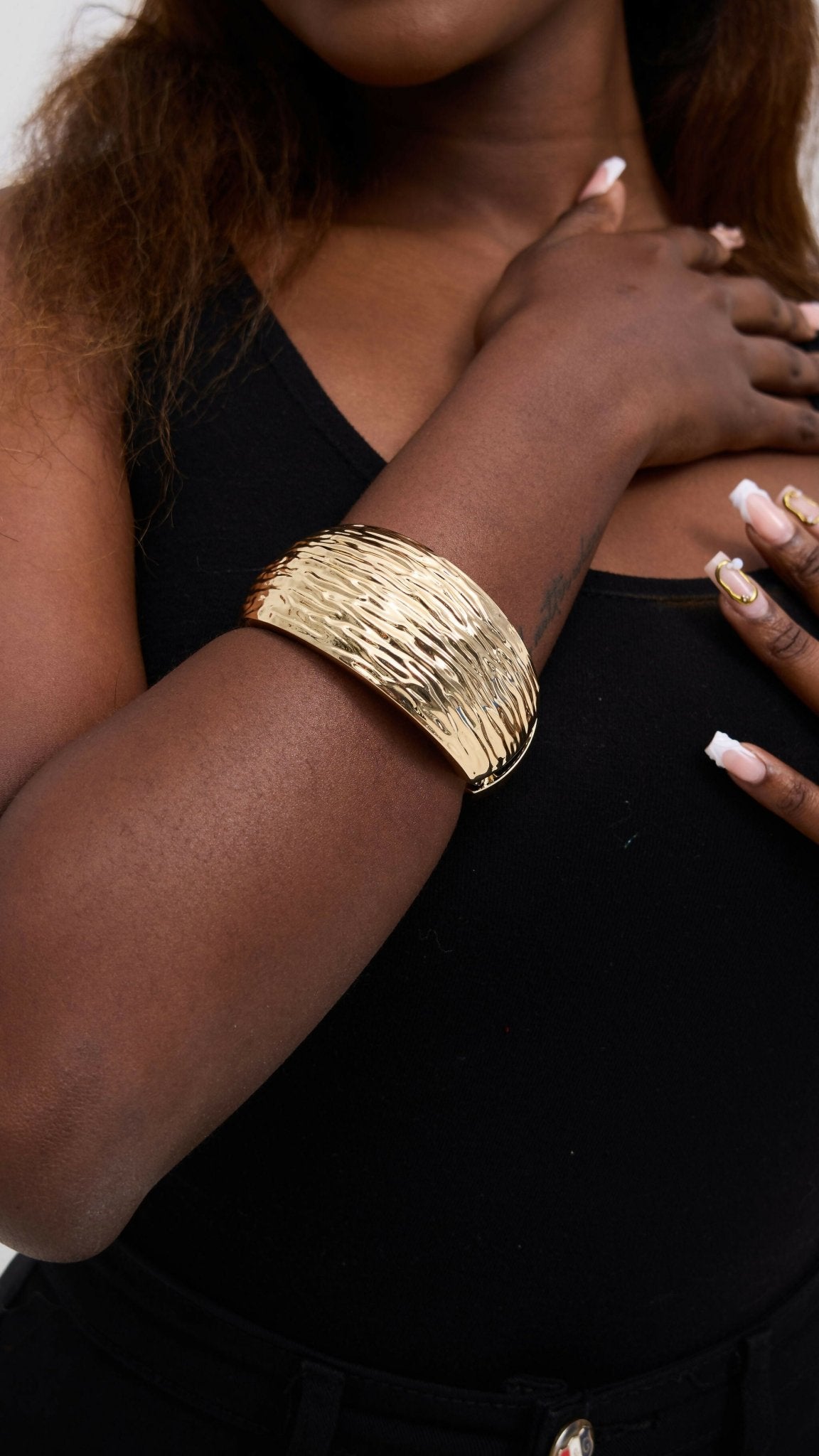 Afrodame Chunky Bangle - Gold - Shopzetu