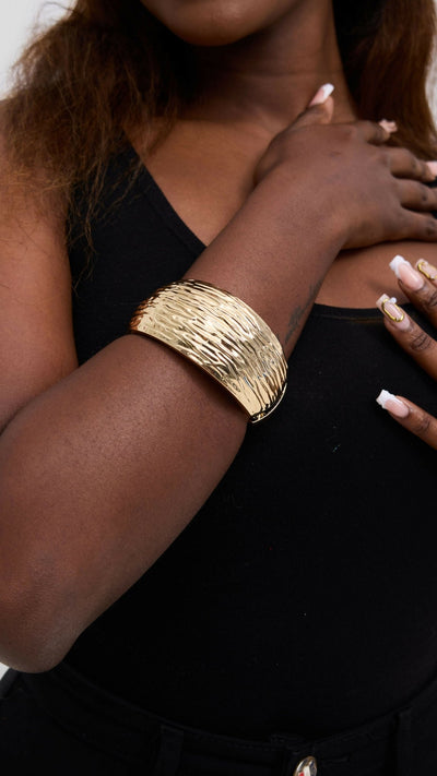 Afrodame Chunky Bangle - Gold - Shopzetu
