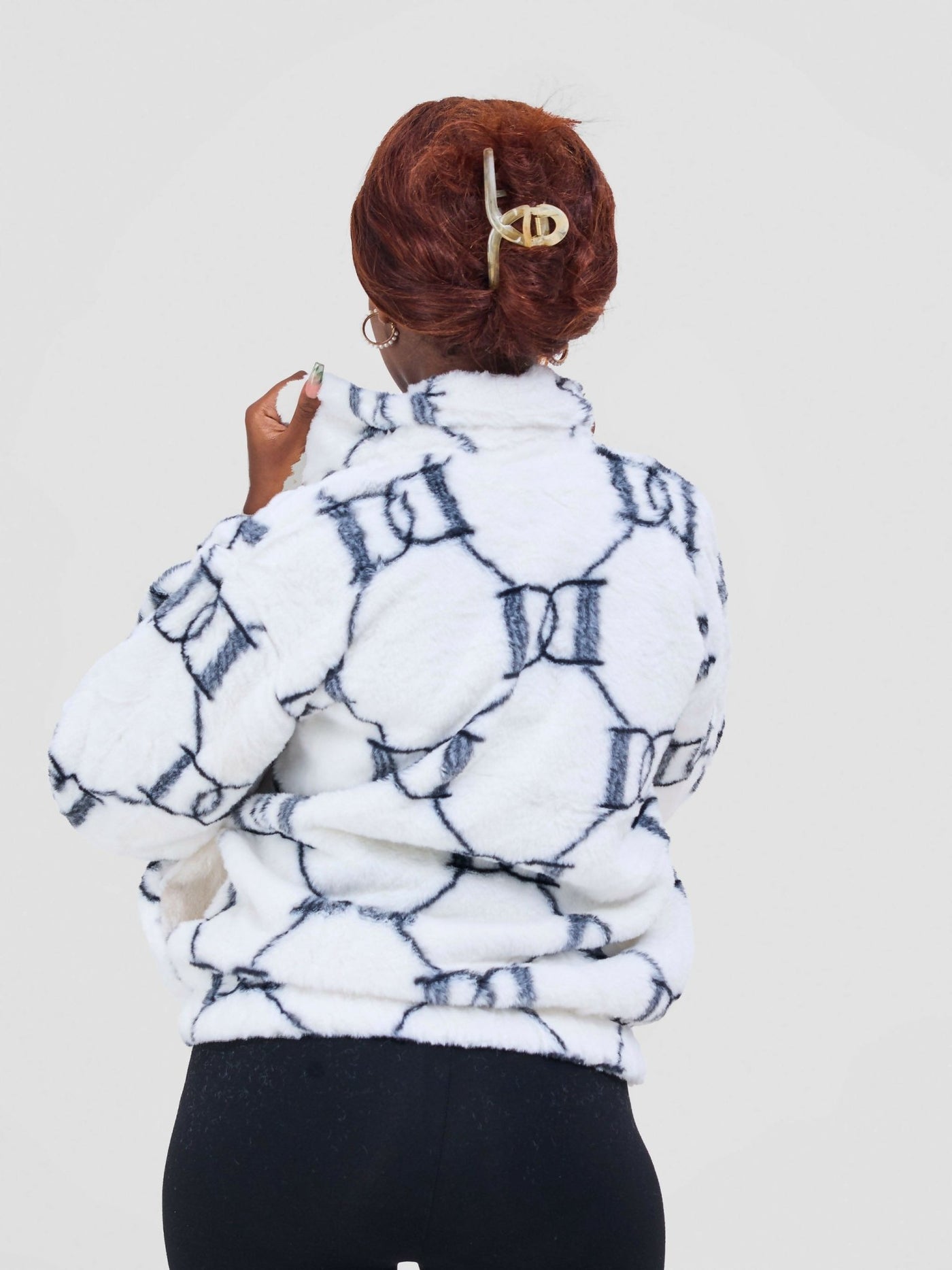 Stylish Sisters Warm Sweater Jacket - White / Black - Shopzetu
