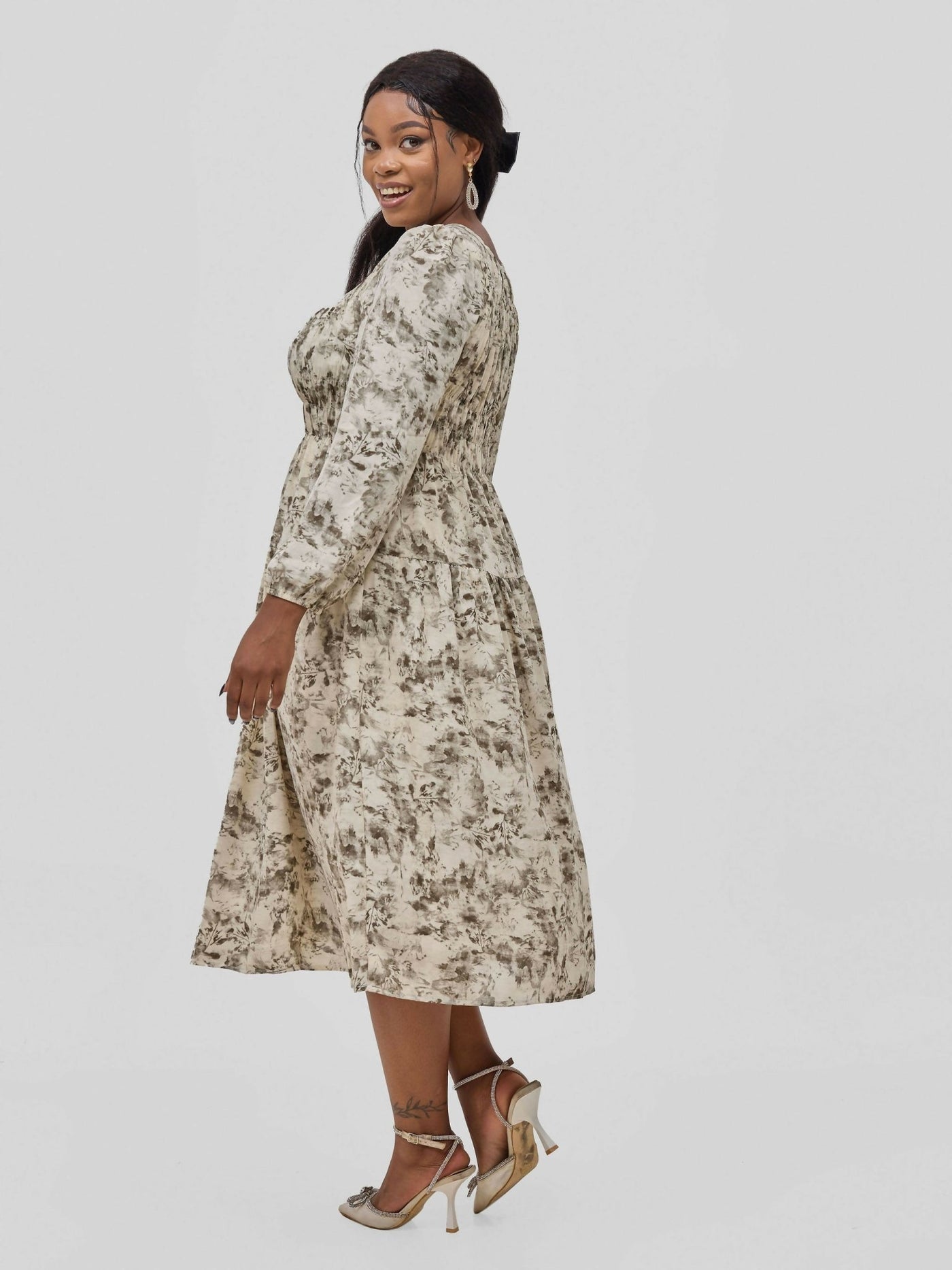 Hessed Floral Prints A Line Round Neck One Buttoned Dress - Beige - Shopzetu
