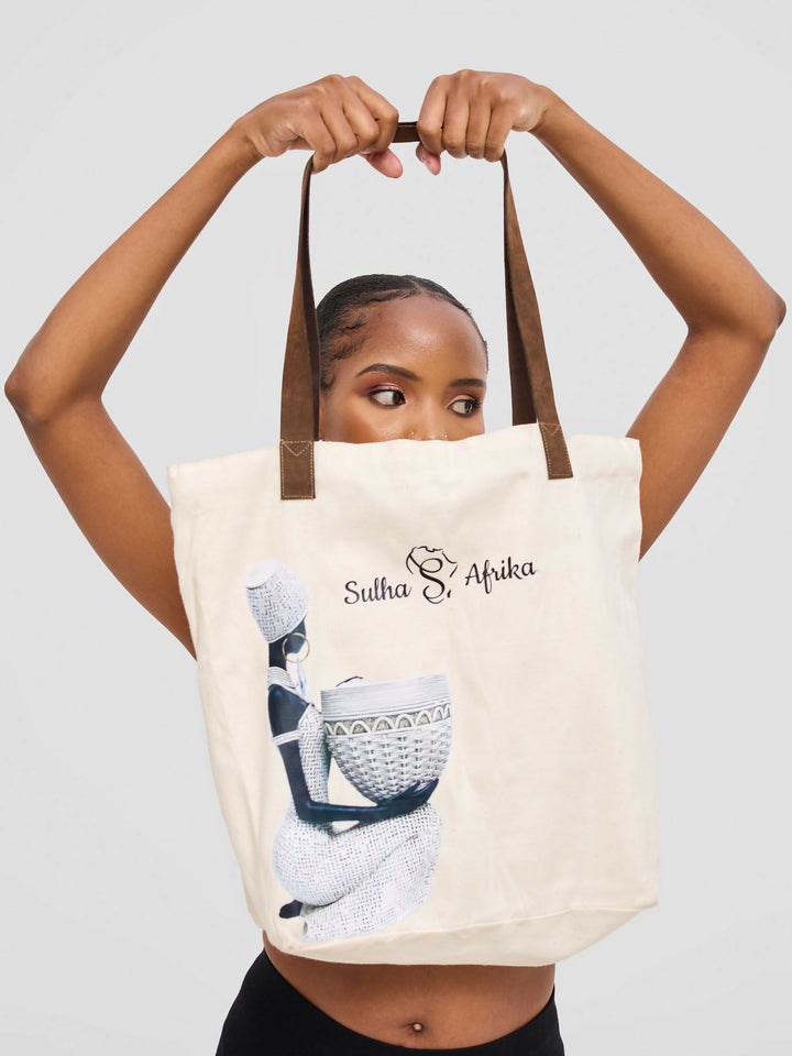 Sulha Afrika Squatting Lady Tote Bag - Cream White - Shopzetu