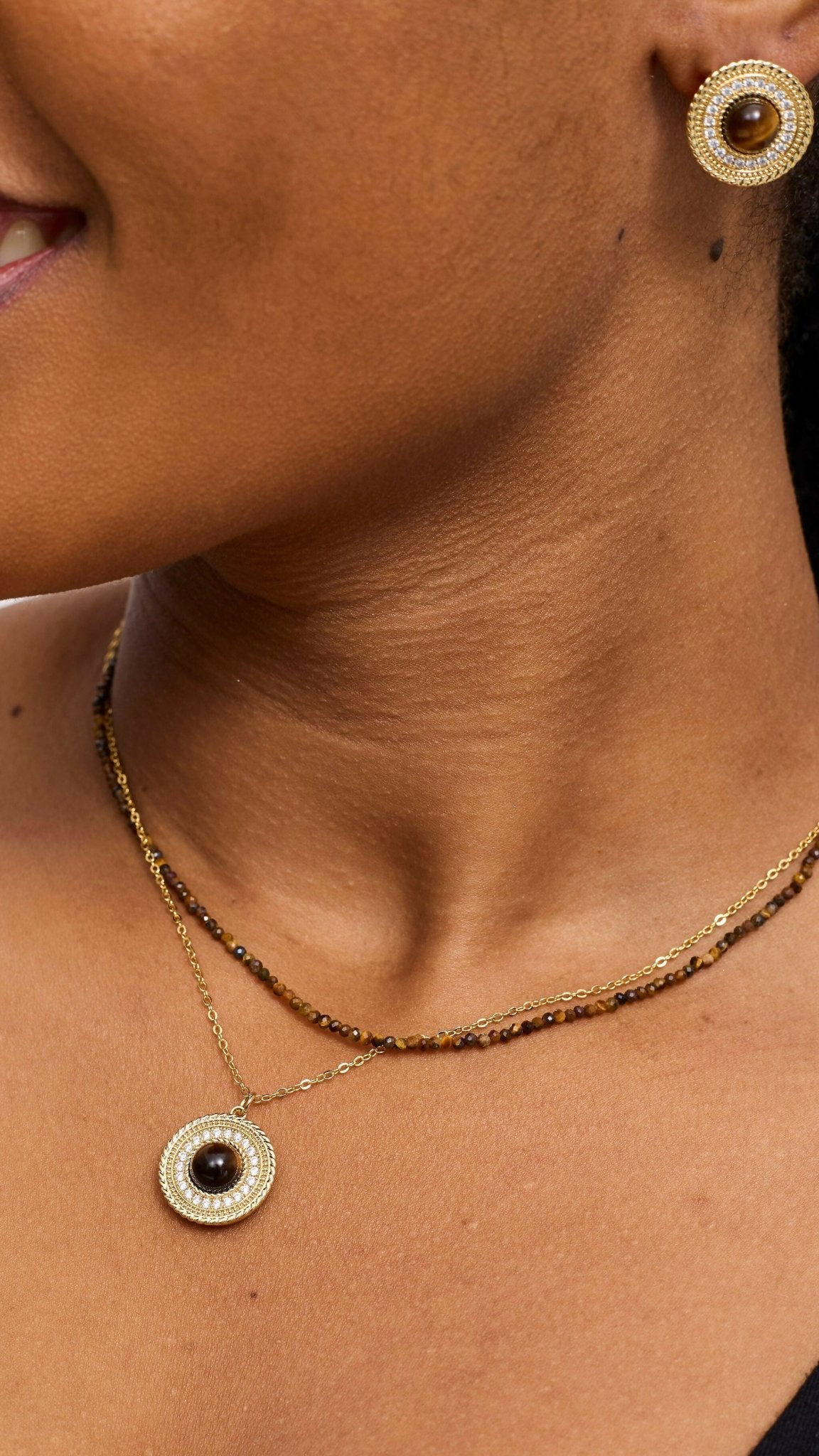 Accessorize With Style Showpiece Set - Gold - Shopzetu