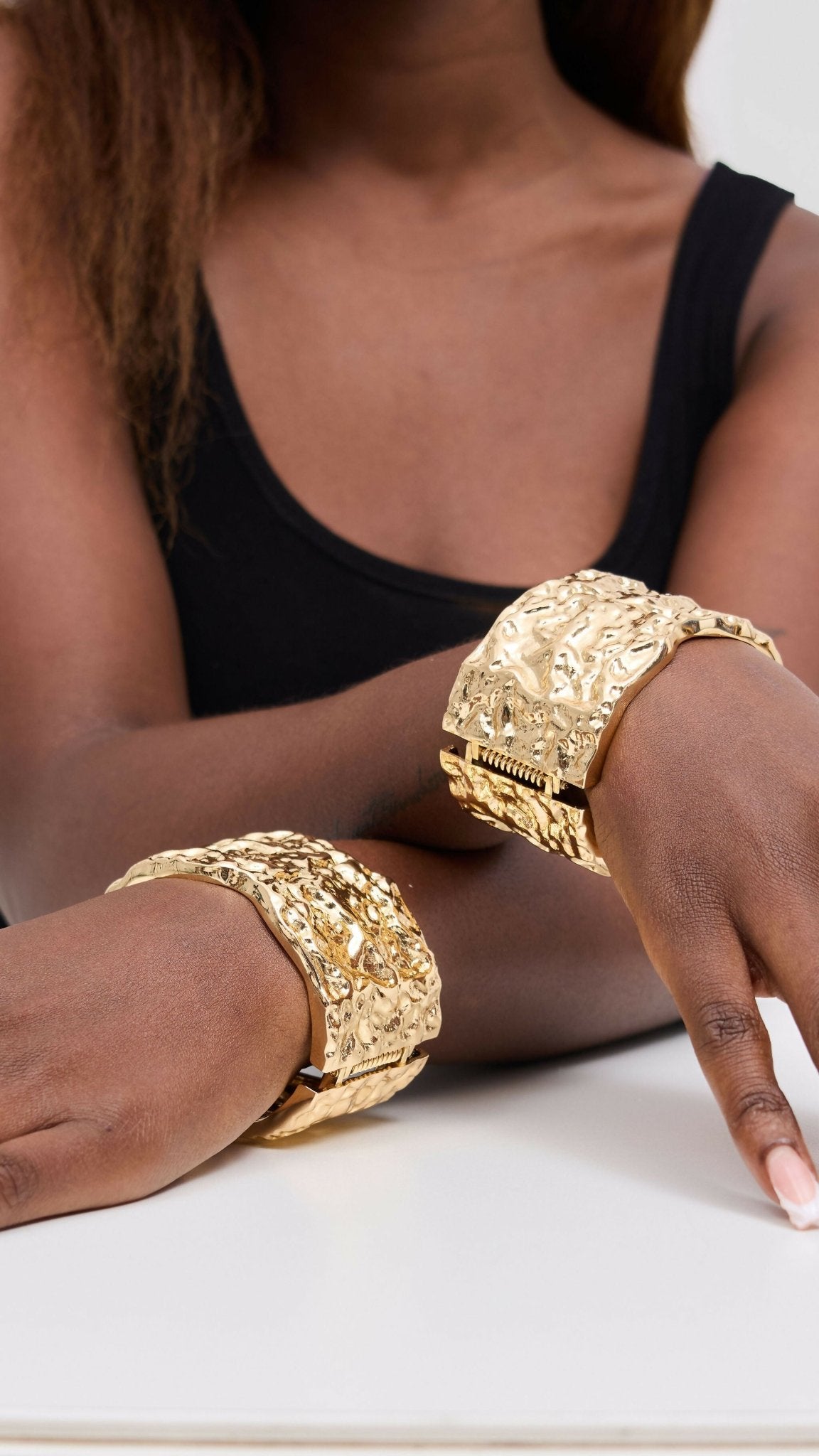 Afrodame Chunky Bangle - Gold - Shopzetu