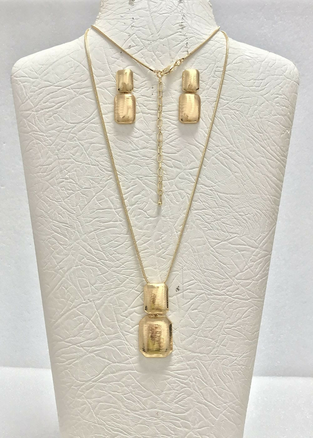 Accessorize With Style Plated Set Pendant - Gold - Shopzetu