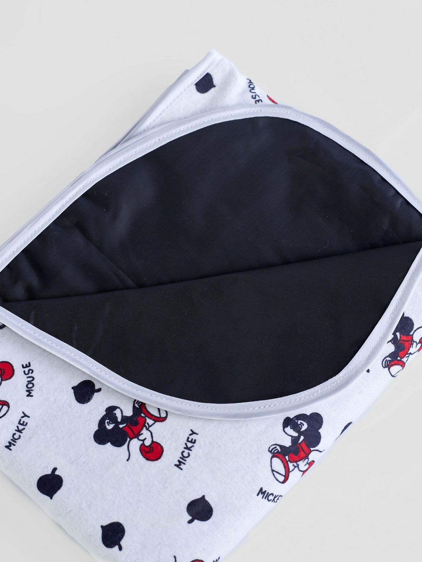 Baby Banda Changing Mat - Black / White - Shopzetu