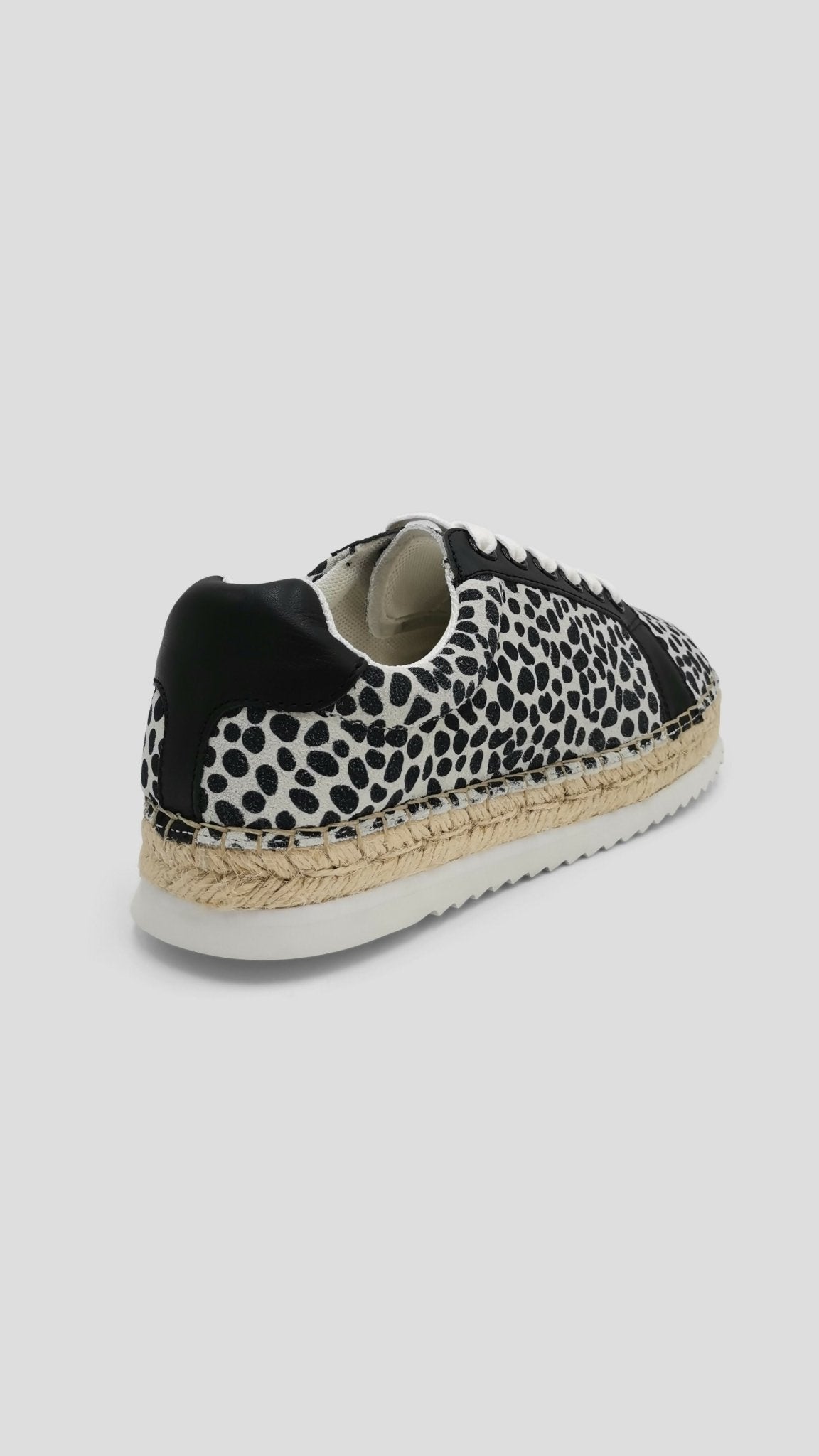 Julz Monaco Sneaker - Black / White - Shopzetu