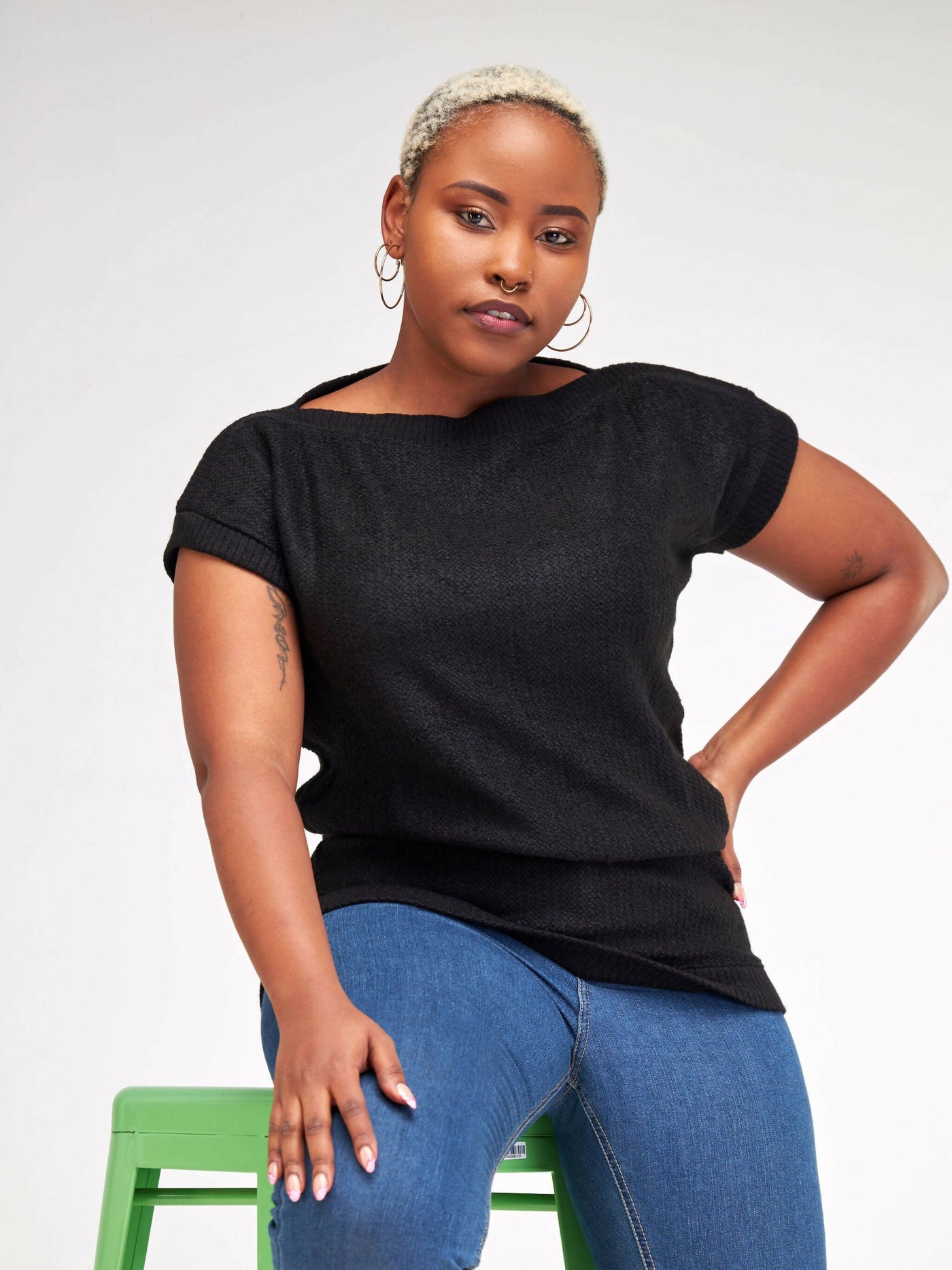 Hessed Short Sleeved Sweeter Top - Black - Shopzetu