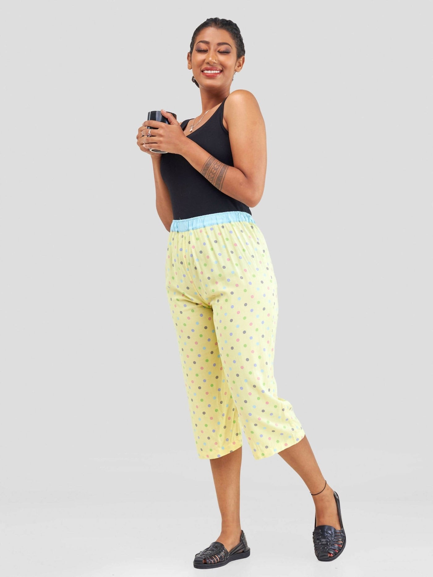 Hessed Flowered Capri Pants - Yellow - Shopzetu