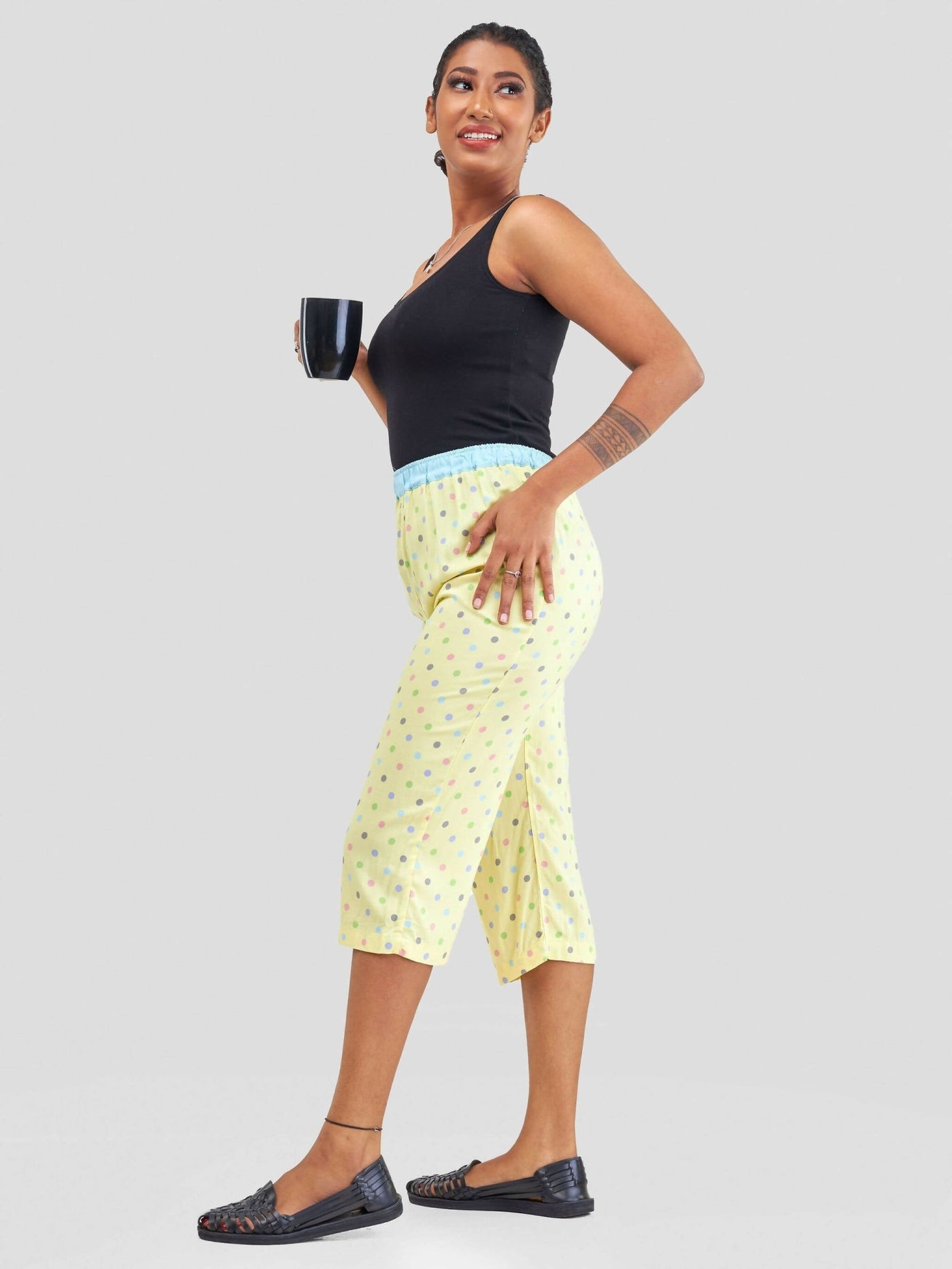 Hessed Flowered Capri Pants - Yellow - Shopzetu