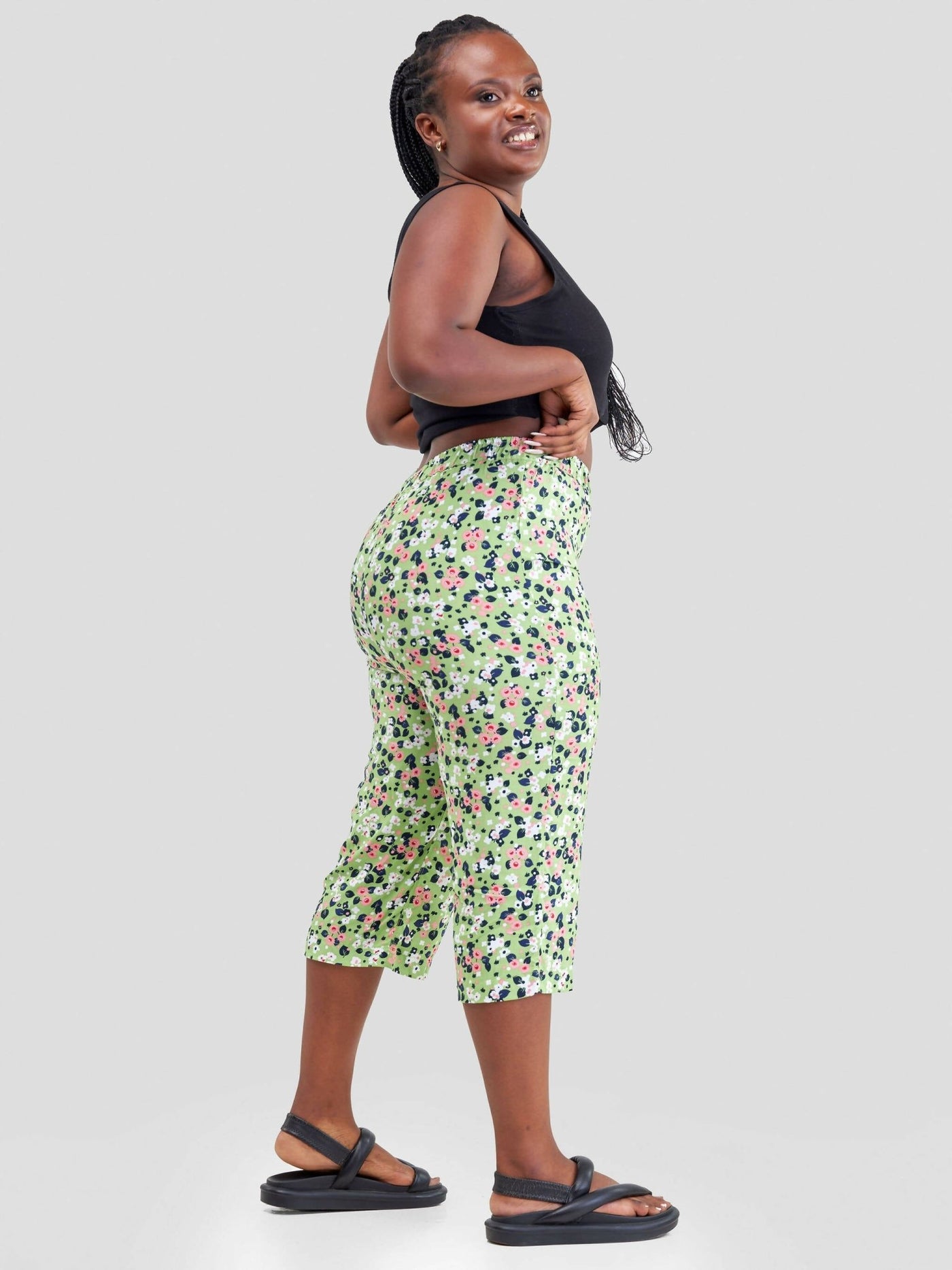 Hessed Flowered Capri Pants - Green - Shopzetu