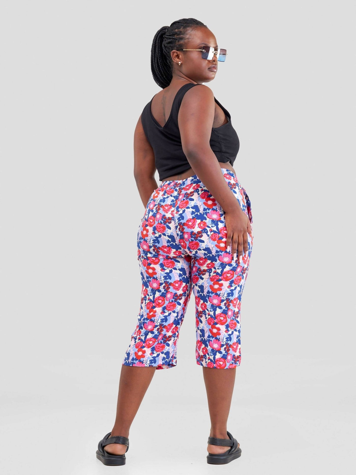 Hessed Flowered Capri Pants - Pink - Shopzetu