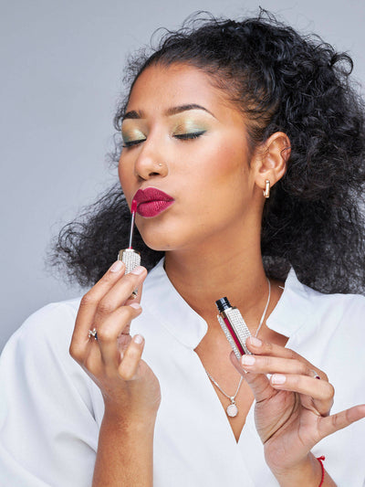 Glamour Queen Boss In Skirt Lipstick - Magenta Red - Shopzetu