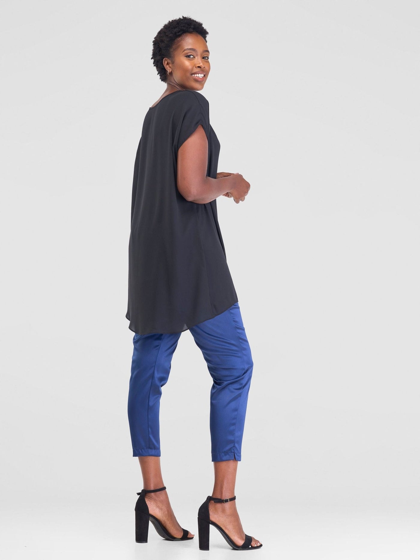 Vivo Sakari V-Neck Drop Shoulder Top - Black - Shopzetu