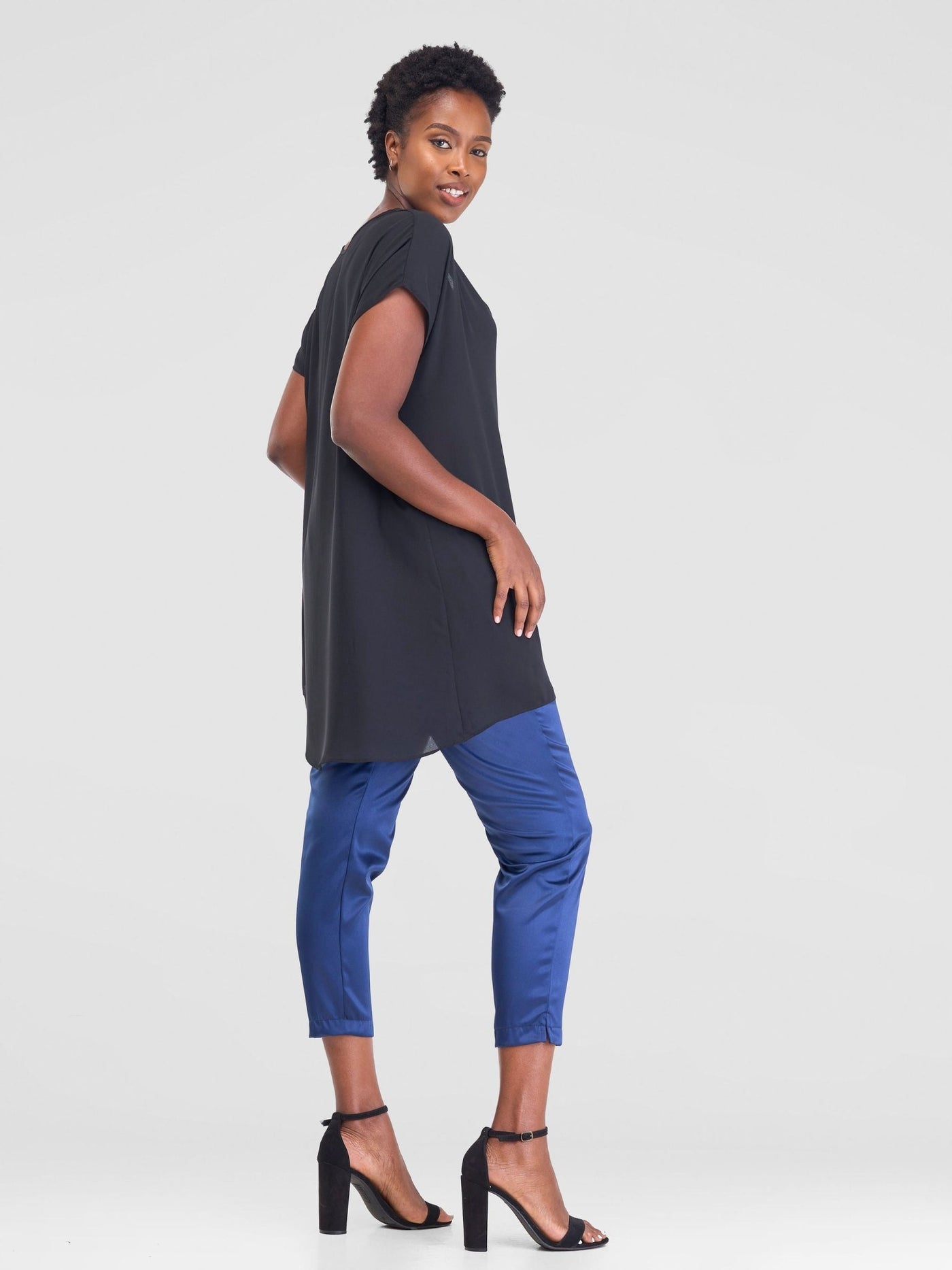 Vivo Sakari V-Neck Drop Shoulder Top - Black - Shopzetu