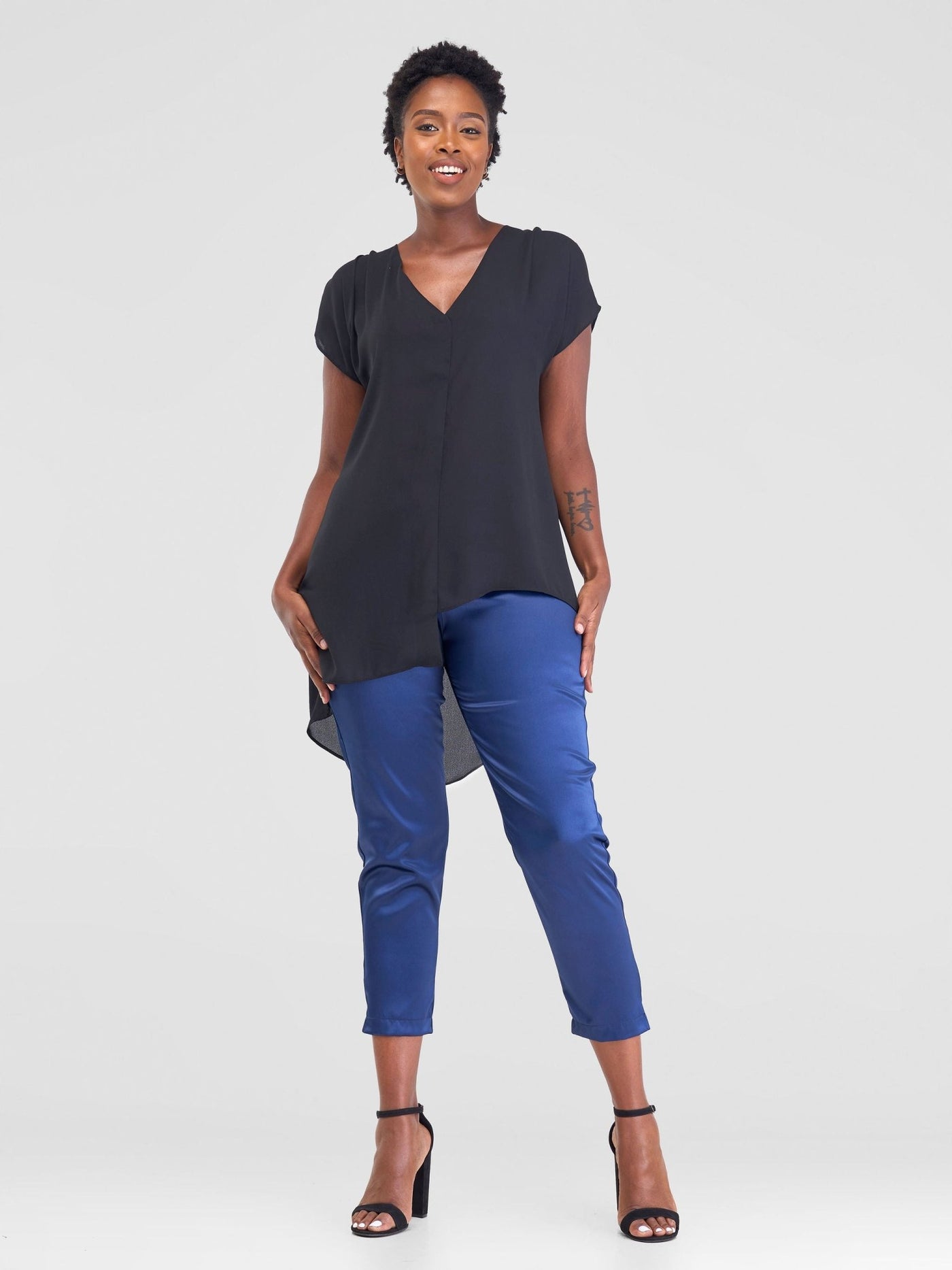 Vivo Sakari V-Neck Drop Shoulder Top - Black - Shopzetu