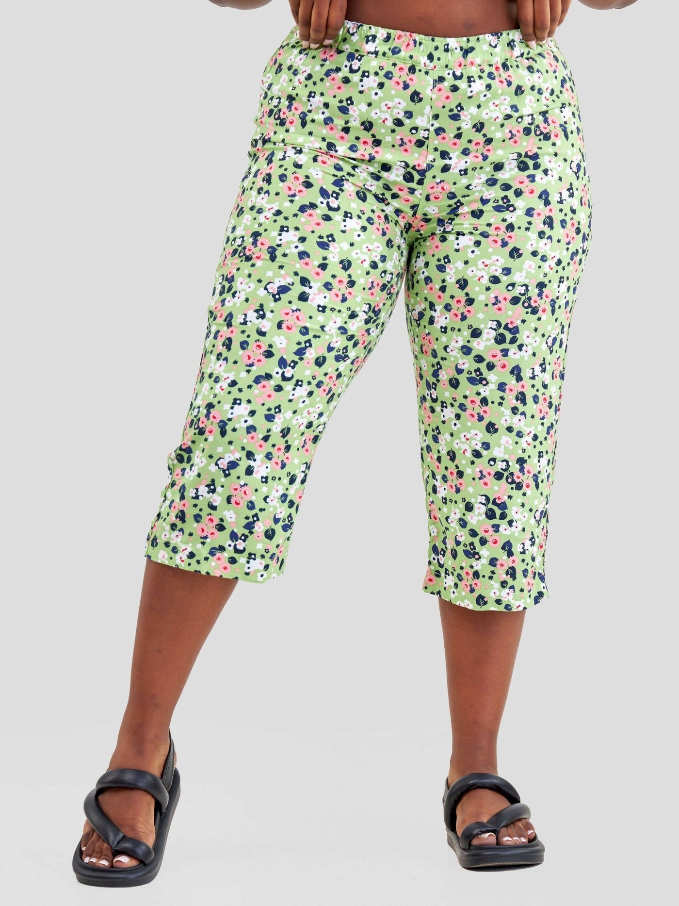Hessed Flowered Capri Pants - Green - Shopzetu