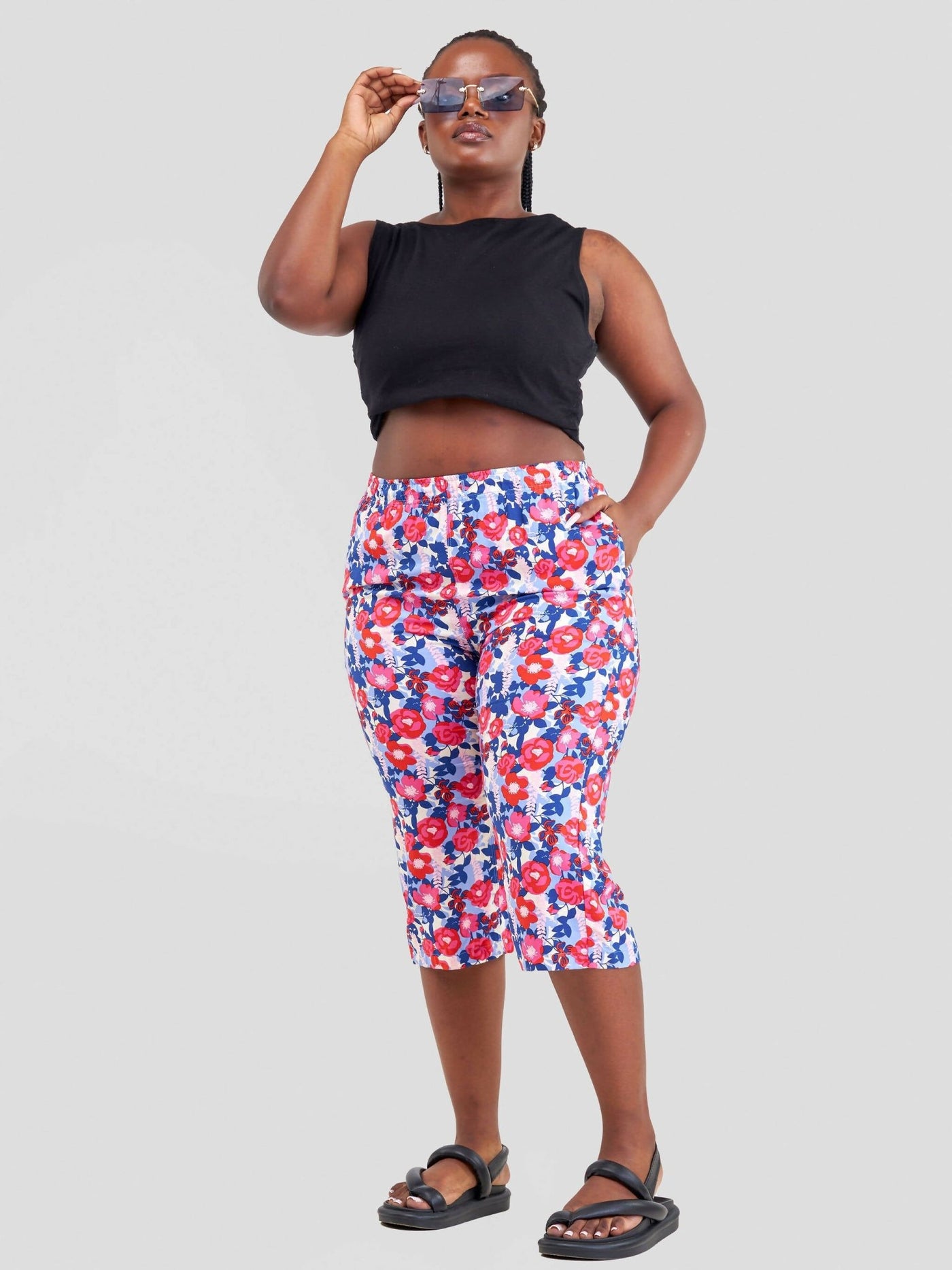 Hessed Flowered Capri Pants - Pink - Shopzetu